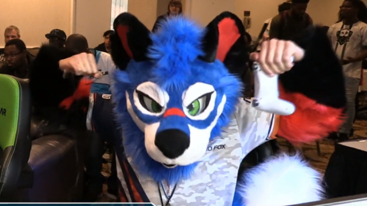 Jugador de Dragon Ball FighterZ gana torneo en traje de furry