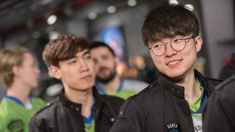 Faker compró todos los skins de K/DA después de ver el video POP/STARS