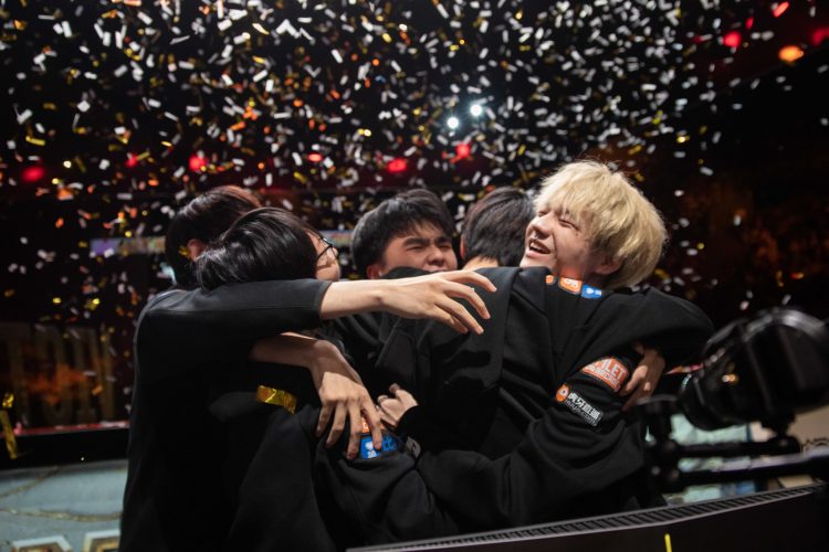 LPL: Jungla de FPX envuelto en arreglo de partidas